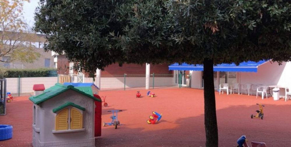 La cours de la crèche municipale de Porticcio